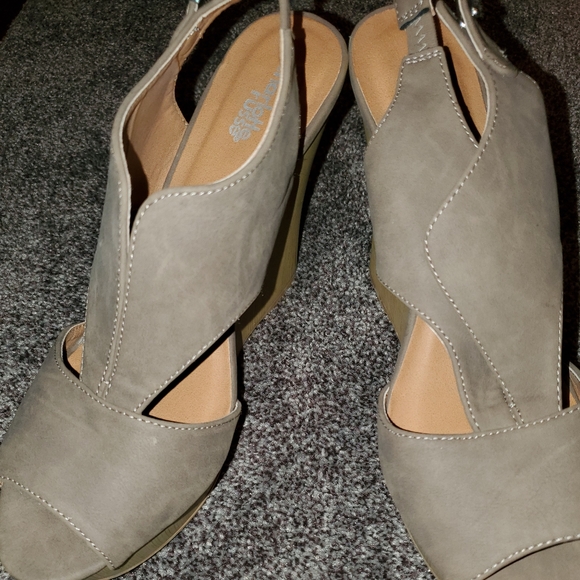 Shoes - Picture 7 of 7